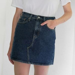 NWT 90s Style Levi's High Waist Denim Skirt, size 6/ Waist 28